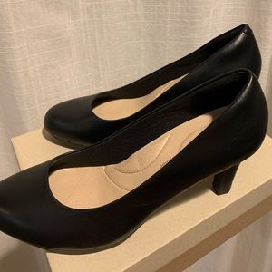 Clarks Adriel Viola leather heels